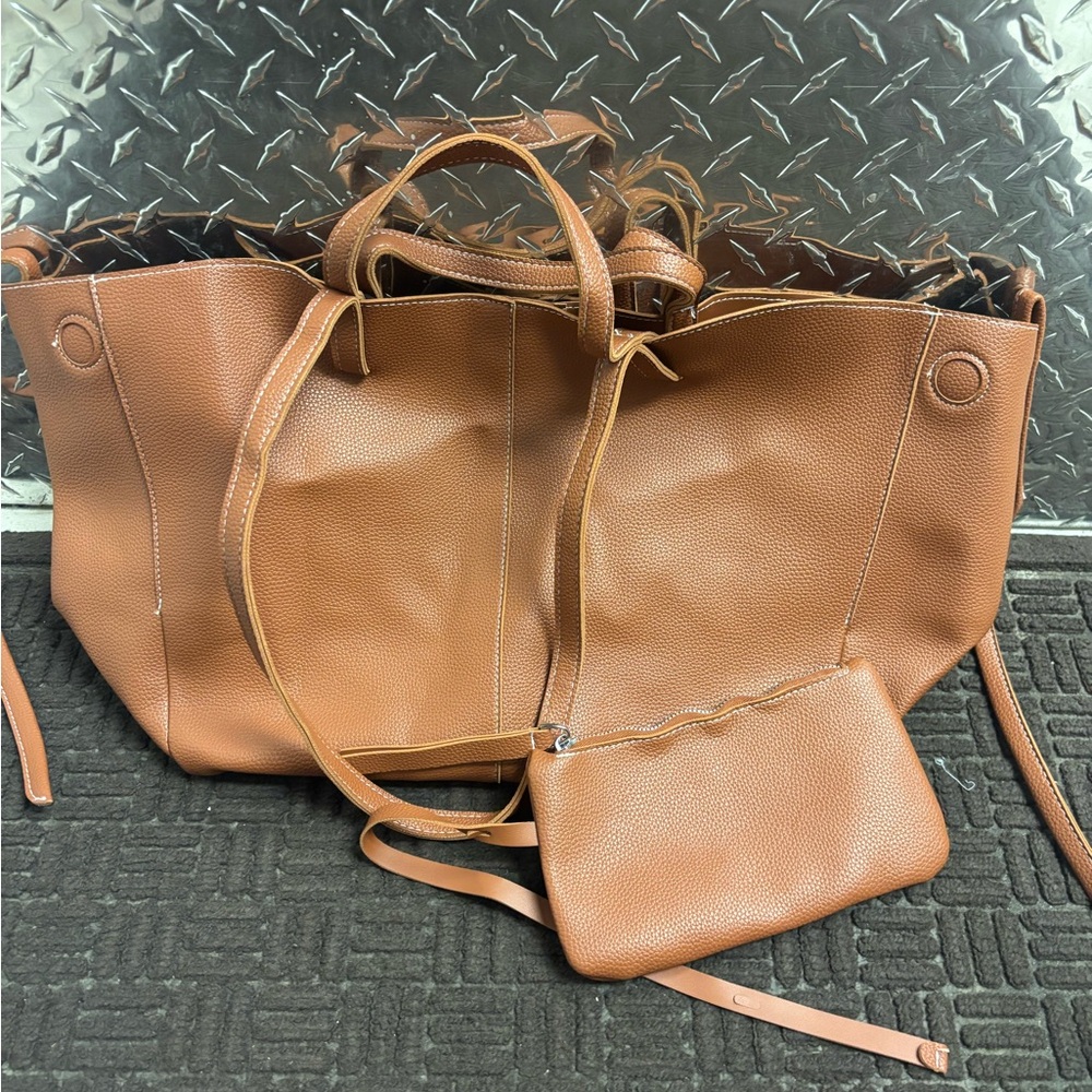 Modavo luggage tote not leather